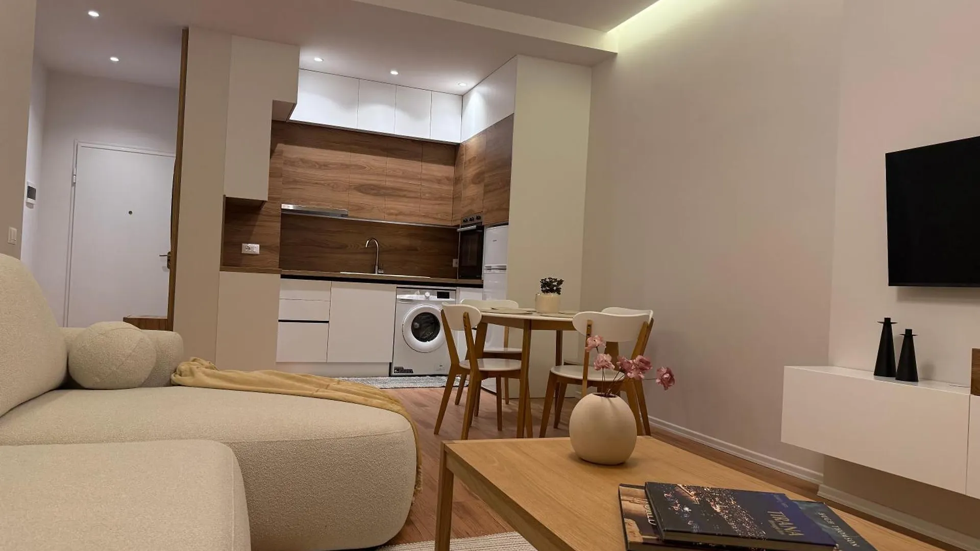 טיראנה Refine City Stay